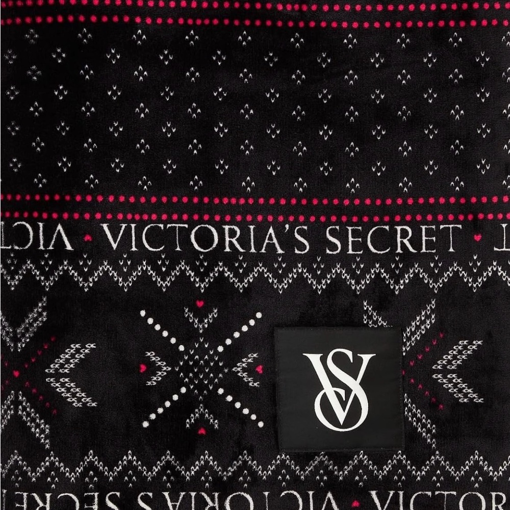 New Victoria's Secret Plush Sherpa Blanket